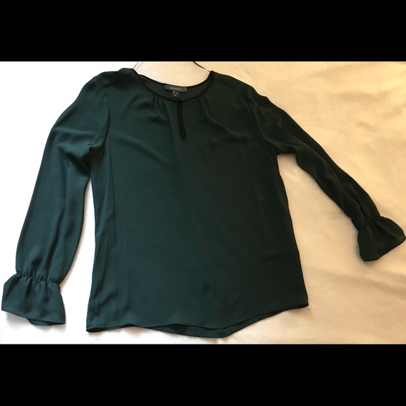 Ruffled sleeve crepe blouse 🍀 - Picture 2 of 8